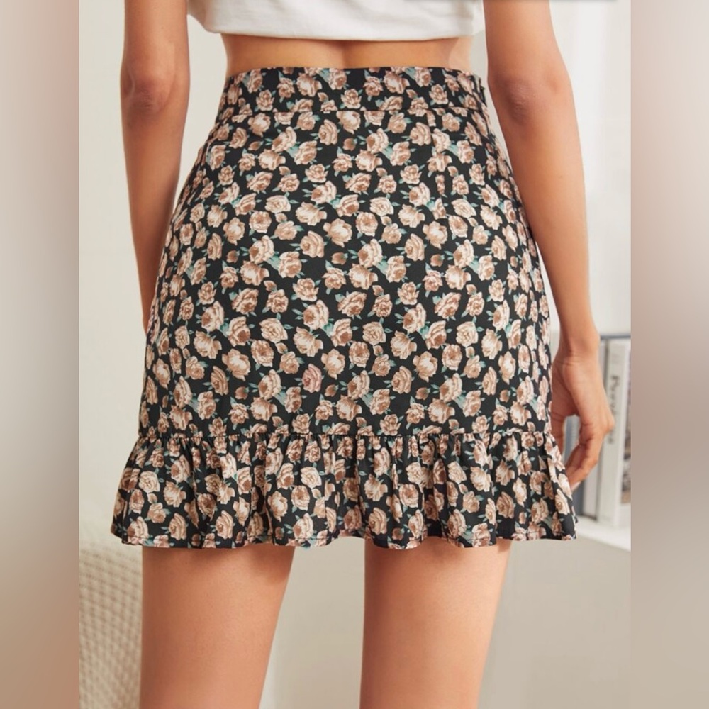 NWOT Drawstring Front Ruffle Hem Mini Skirt. Size XS - Picture 2 of 9